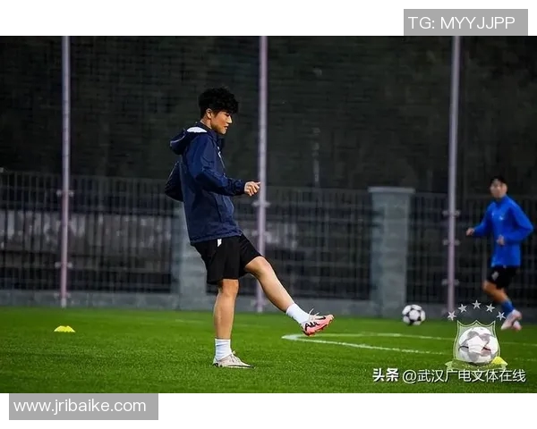 武汉足球队在精英赛中的表现分析与状态评估